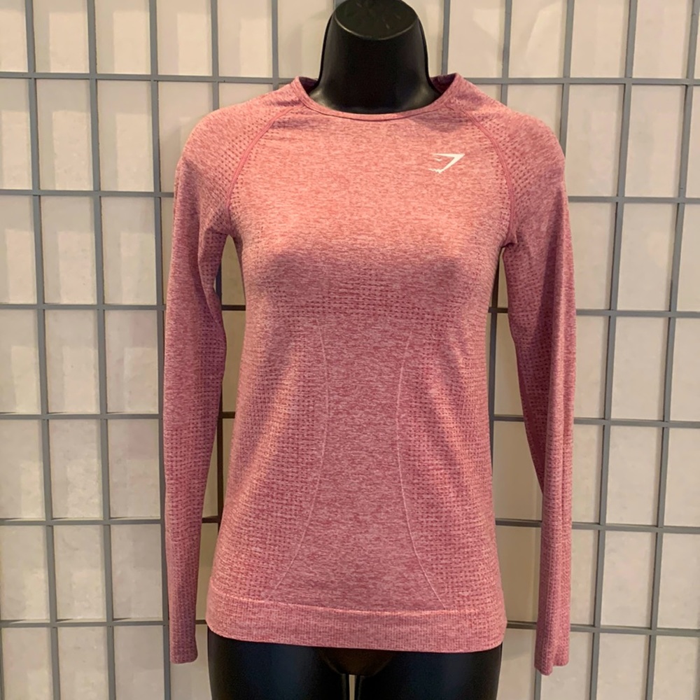 Gymshark fitted dusty mauve Size S Long sleeves with thumb holes. Excellent buy